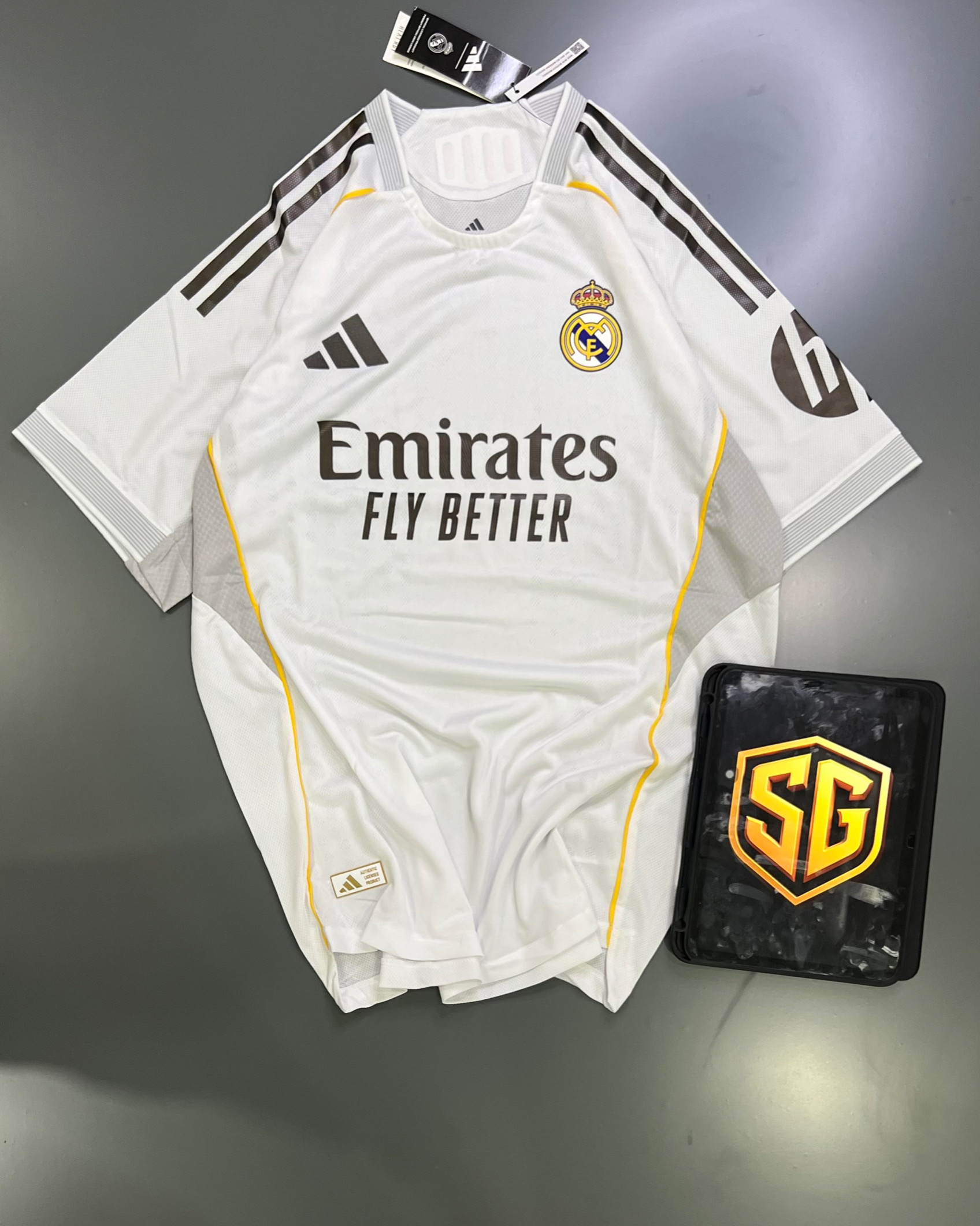 Real Madrid home player version  2025/26 