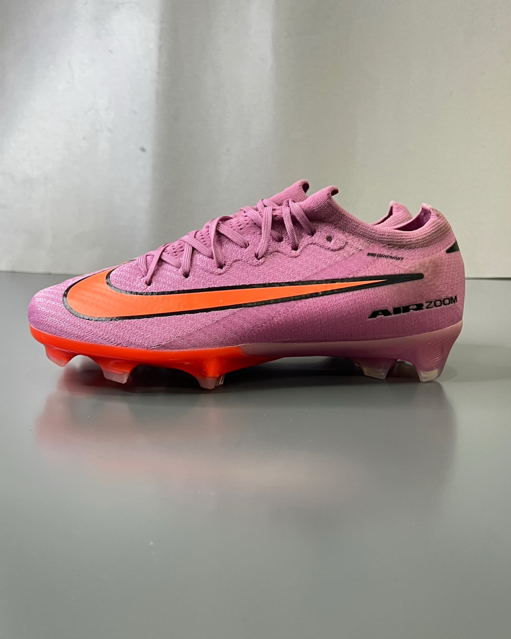 Mercurial dark pink air zoom Vapor 16