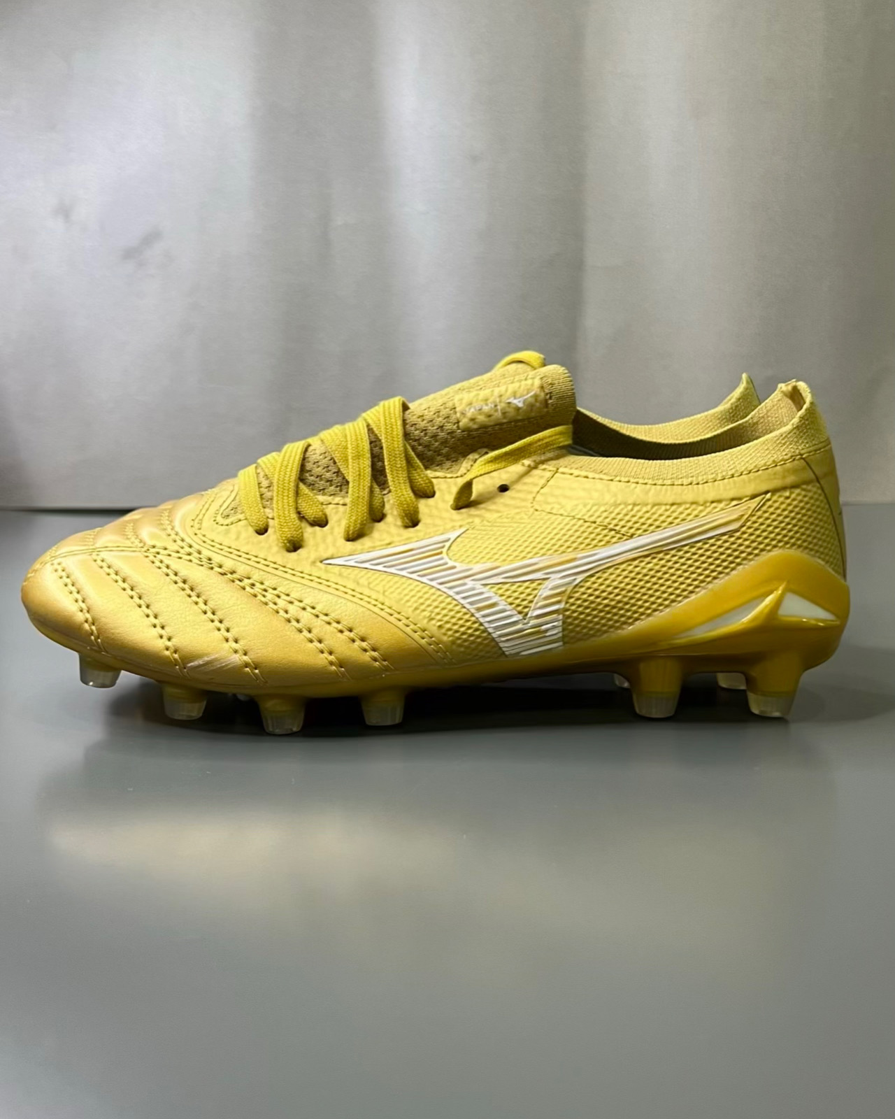 Mizuno morelia neo golden